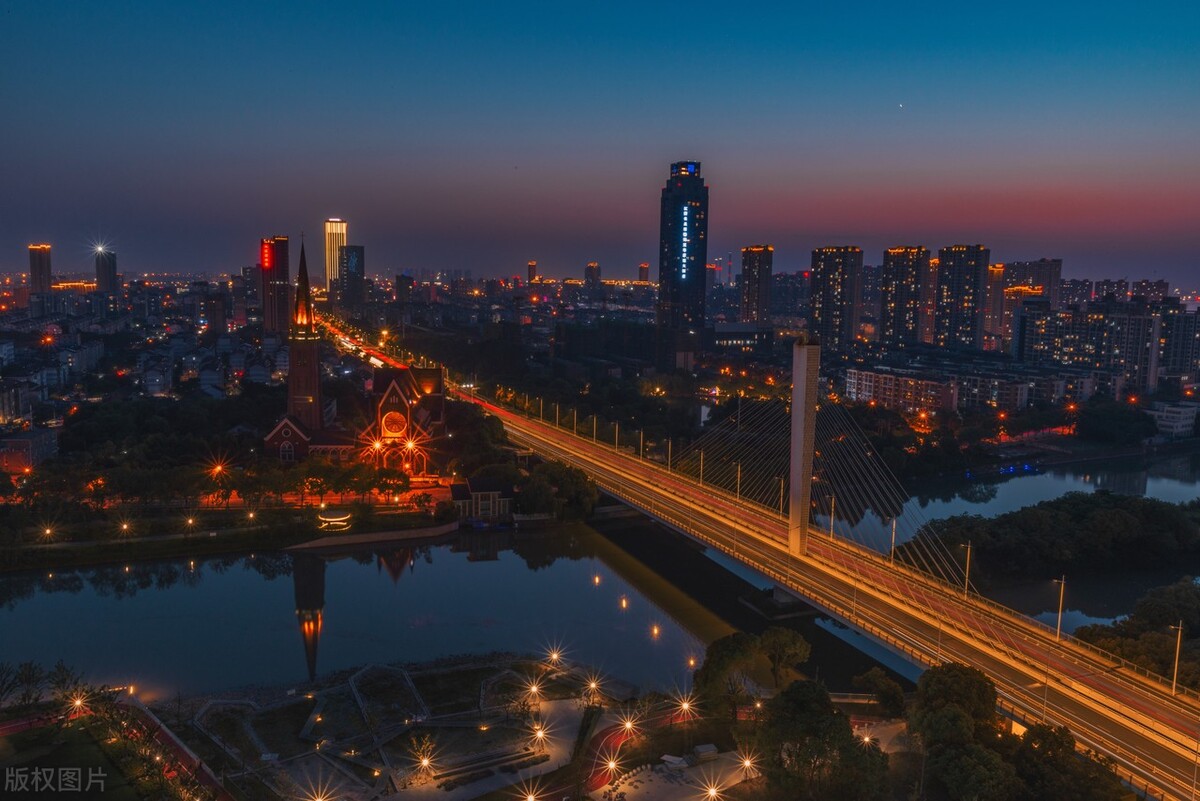 江阴长江公路大桥施工动画演示,江阴长江公路大桥总投资多少亿