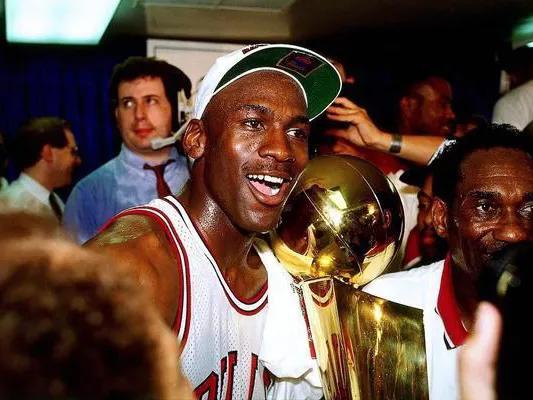 伟大的篮球之神乔丹,伟大的迈克尔乔丹50佳球