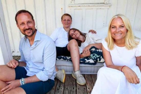 挪威公主：被称“全球最美”公主，17岁开战机跳高楼，未来是女王