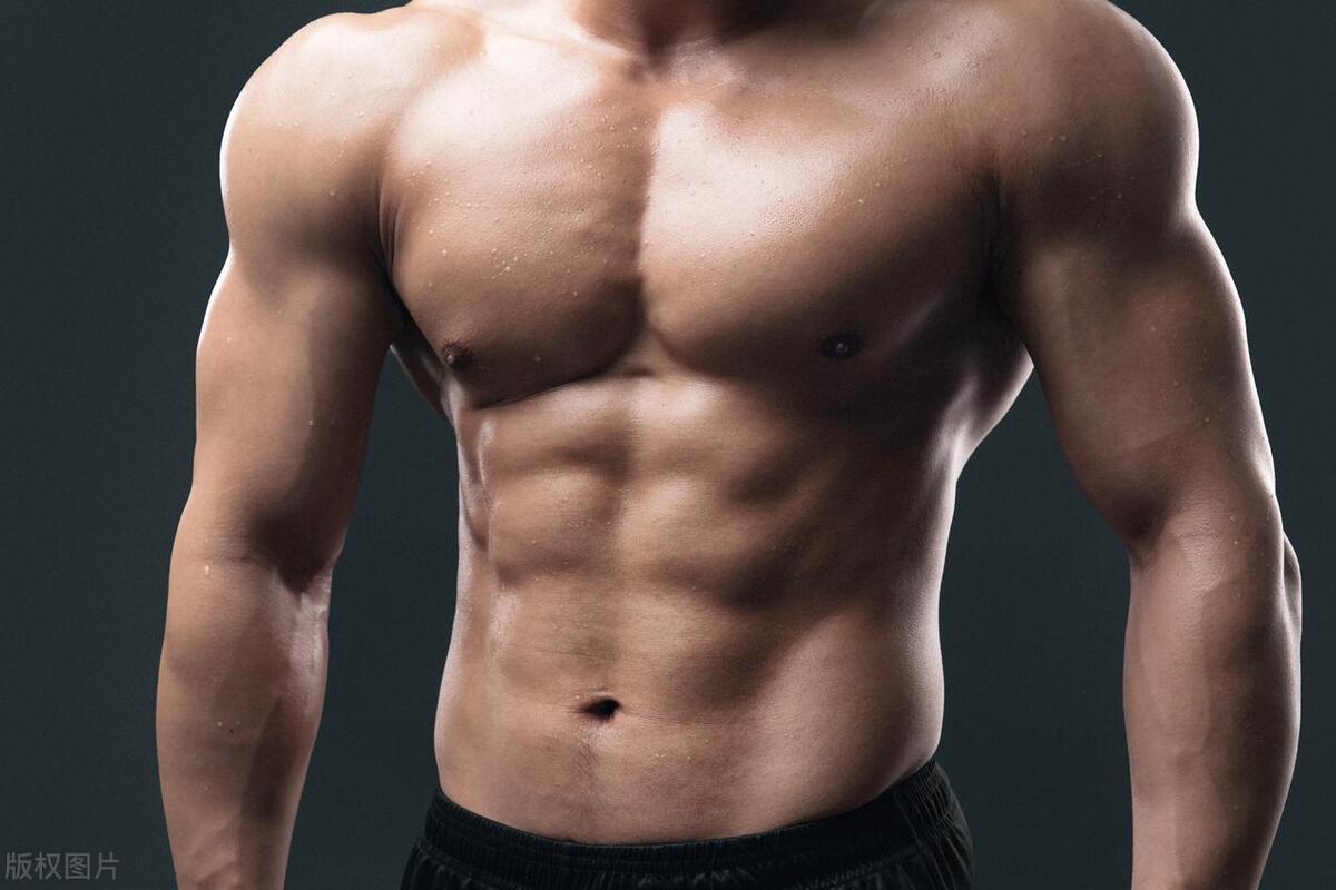 男人太瘦怎么变壮,男生瘦到多少斤适合开始练肌肉