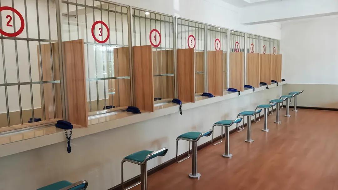 监狱会见家属可以带什么东西呢,监狱视频会见有什么要求