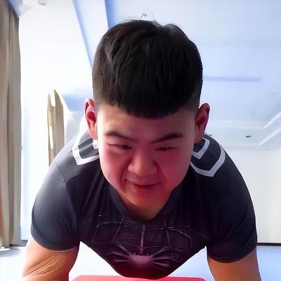 减肥400斤王浩楠照片,山东减肥小伙王浩楠现状