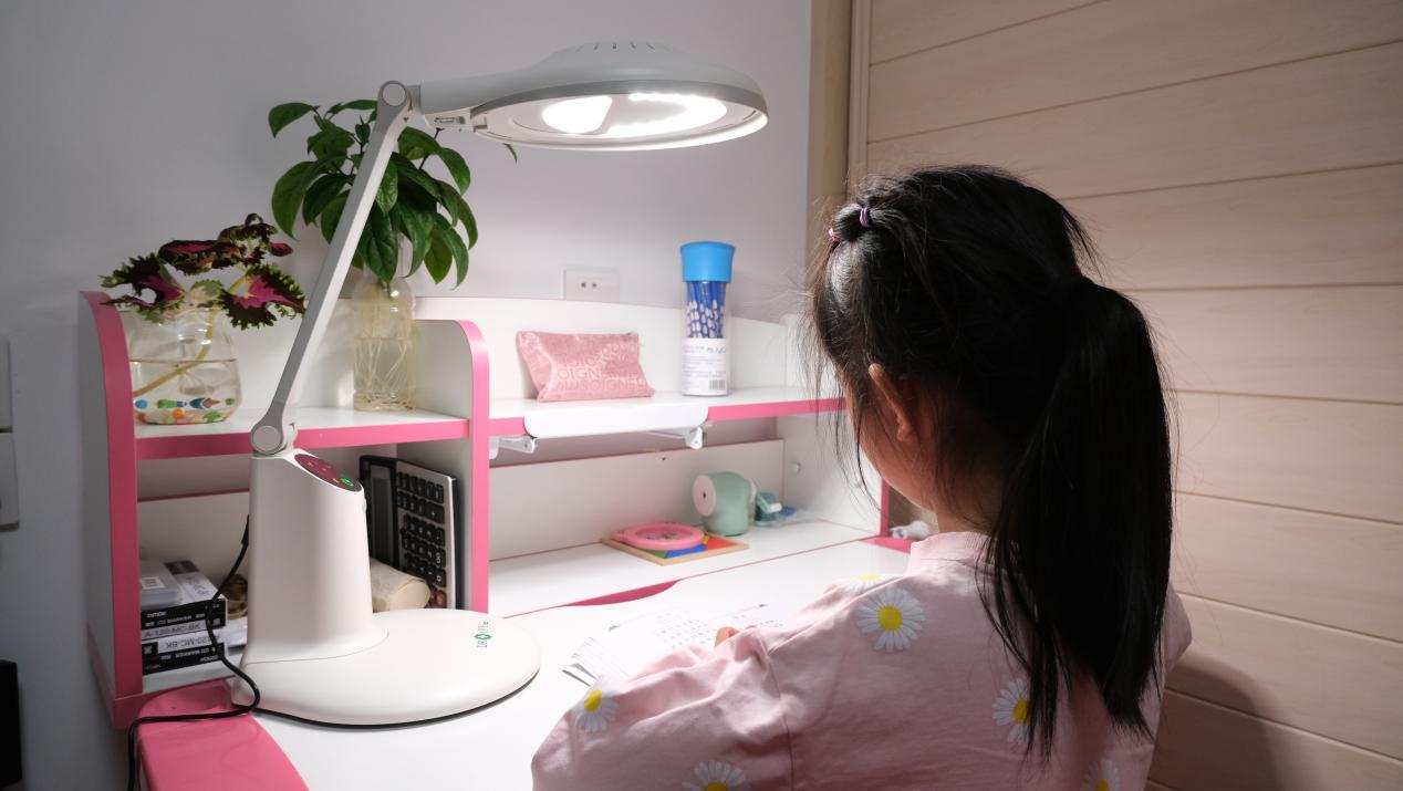 护眼灯到底哪个最好最实用,爱德华护眼灯真的能保护视力吗