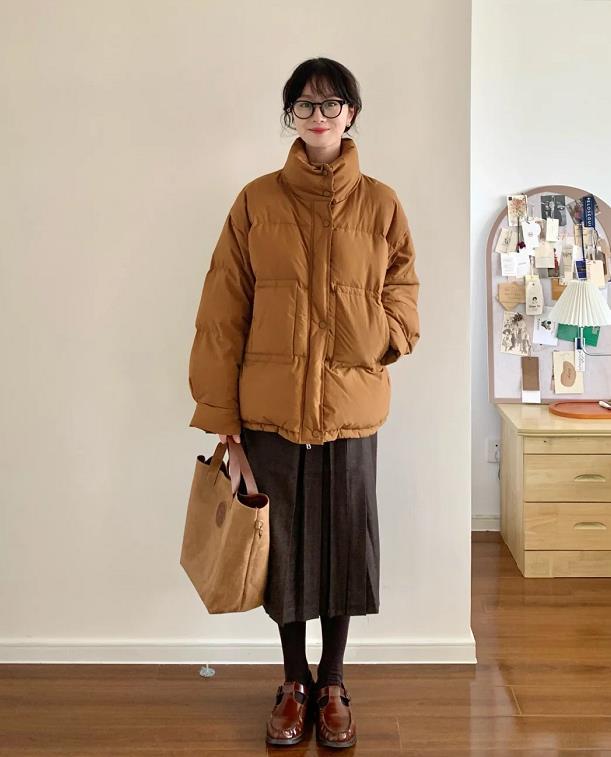 冬季穿羽绒服时，多学习这几个思路和技巧，会更显瘦好看