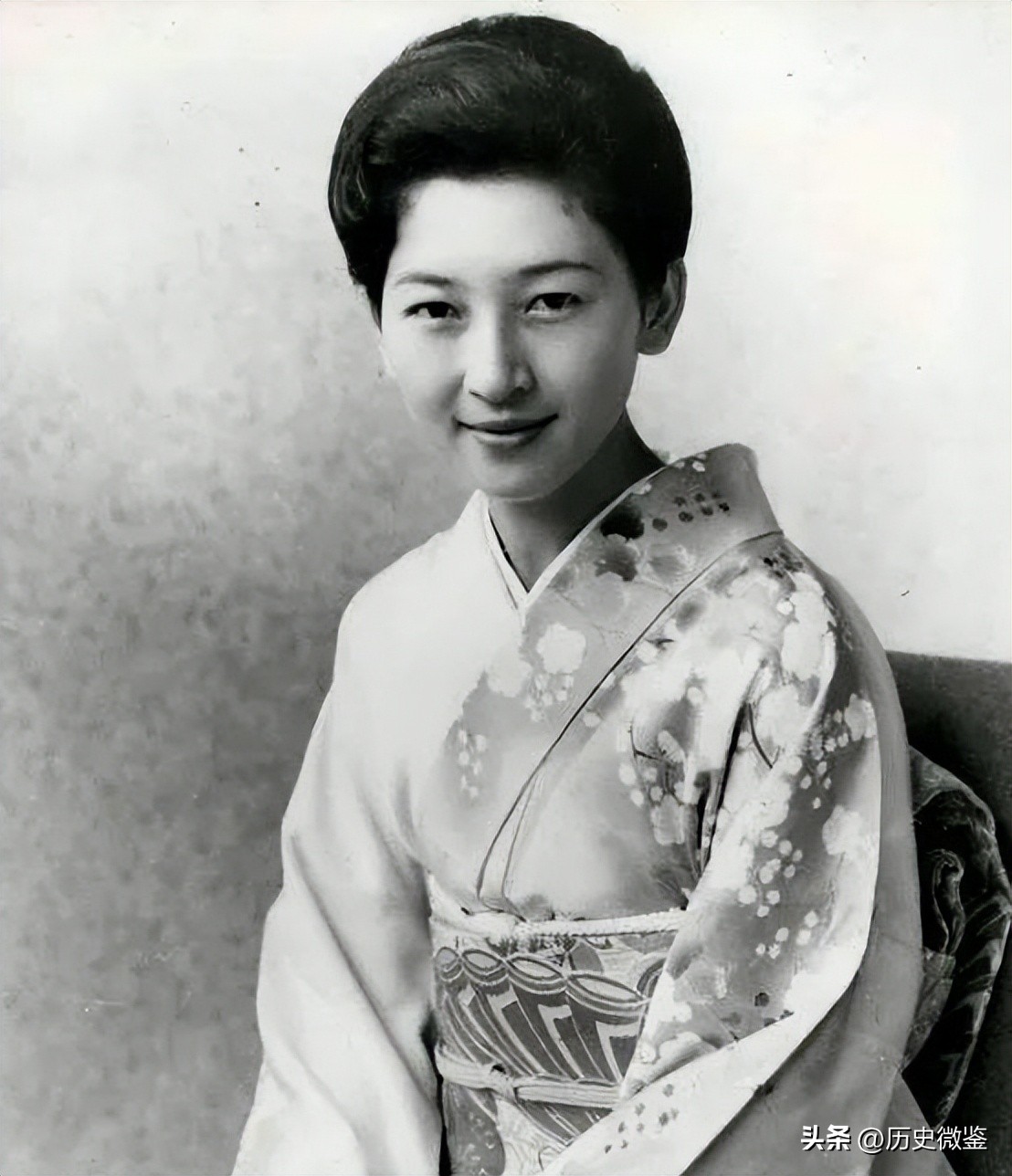 日本天皇皇后美智子现照,日本皇后美智子让位雅子