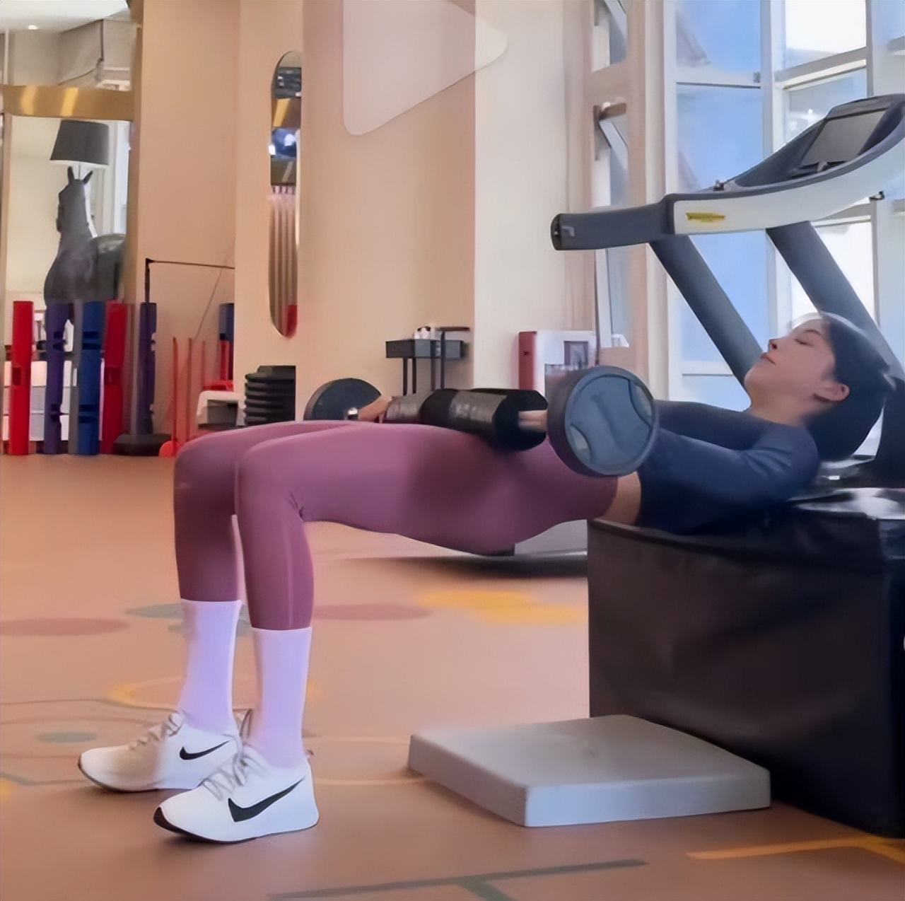 韦世豪老婆吴雅家世,韦世豪和老婆秀恩爱