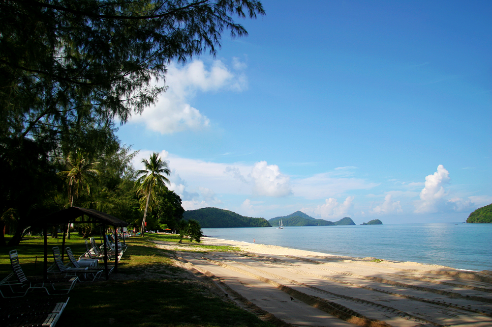 11月马来西亚旅游兰卡威,面向大海春暖花开英语朗读