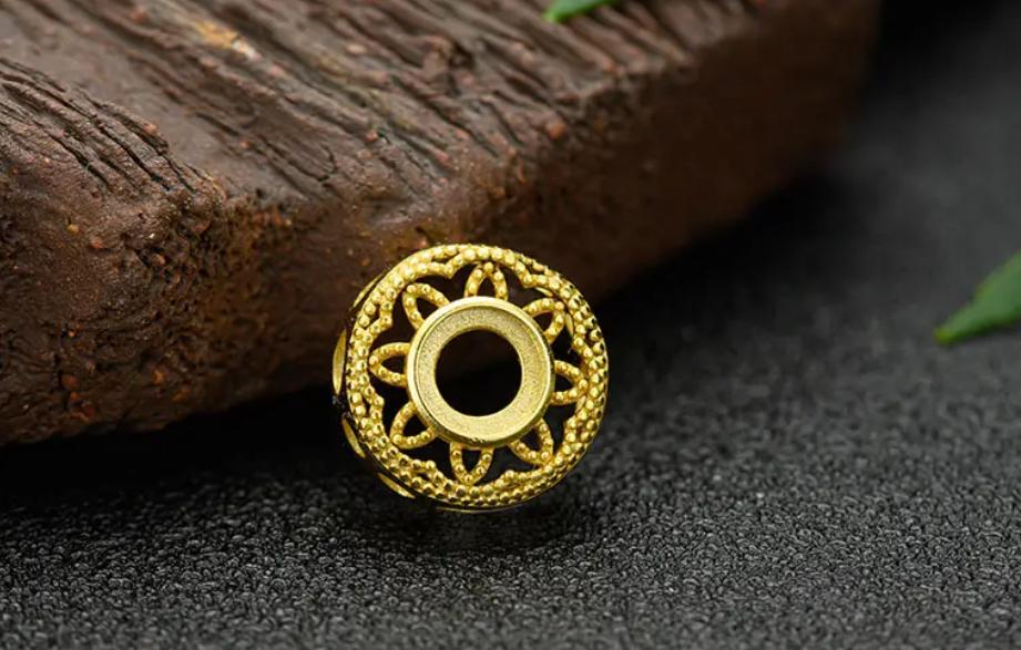 金价居十年来新高，消费市场热度不减，违背市场规律的本质是？