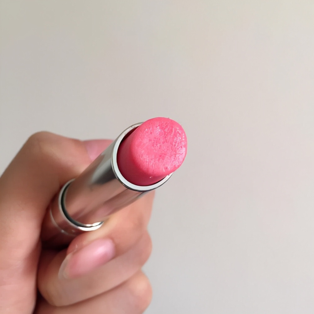 不爱化妆、涂口红的女人：5支有颜色的唇膏，涂上滋润又显气色