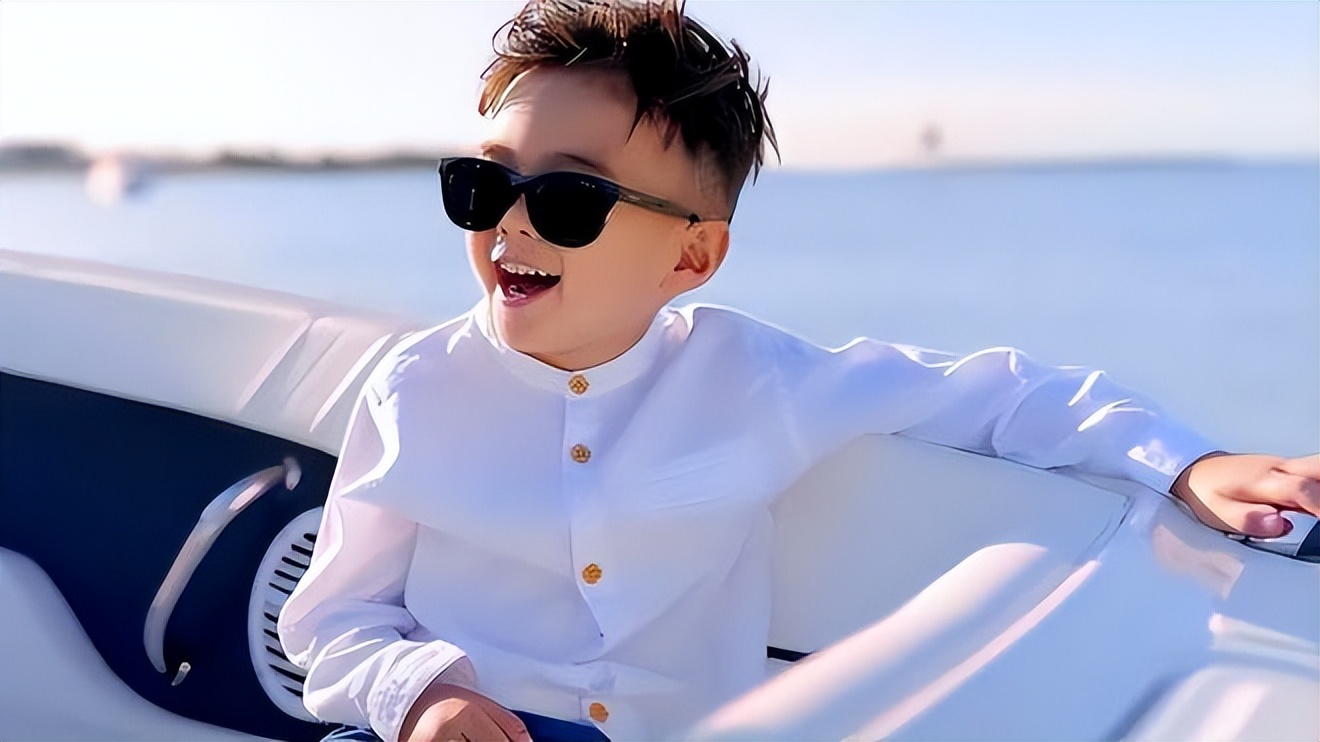 昆凌晒与周杰伦甜蜜合照,昆凌周杰伦同台最新照片