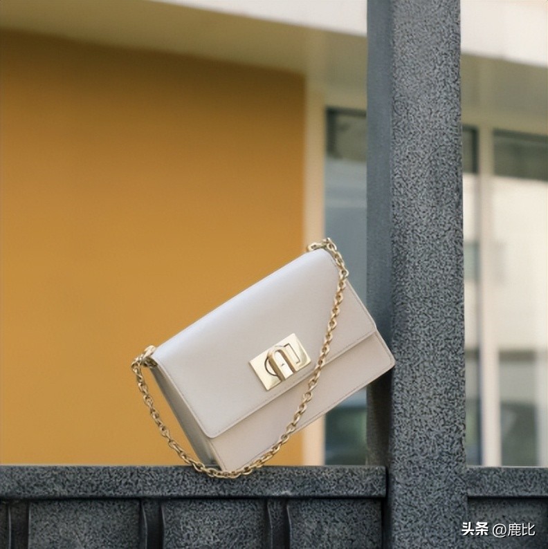 2000元至3000元的入门轻奢包 (一万左右适合夏天背的包)