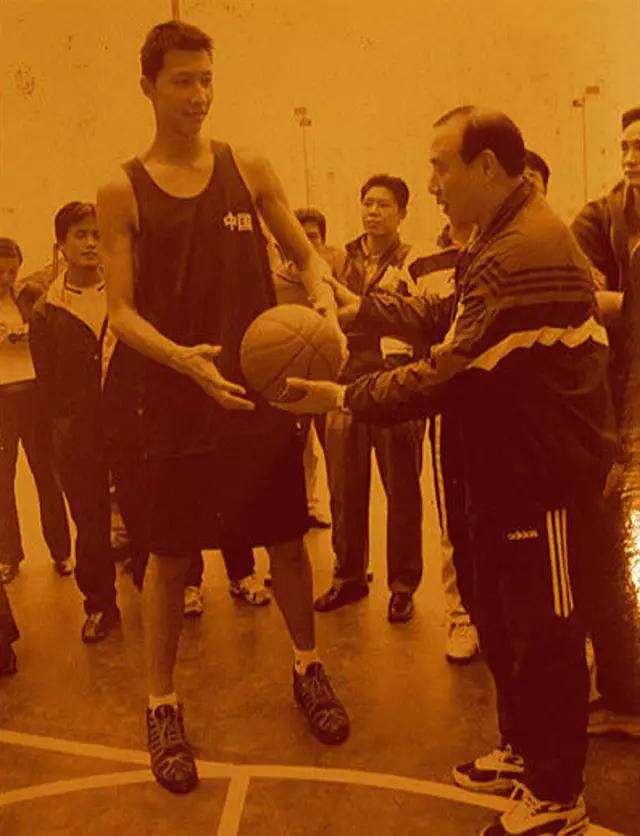 易建联宣布退役有没有安排职位,易建联为什么要宣布退役