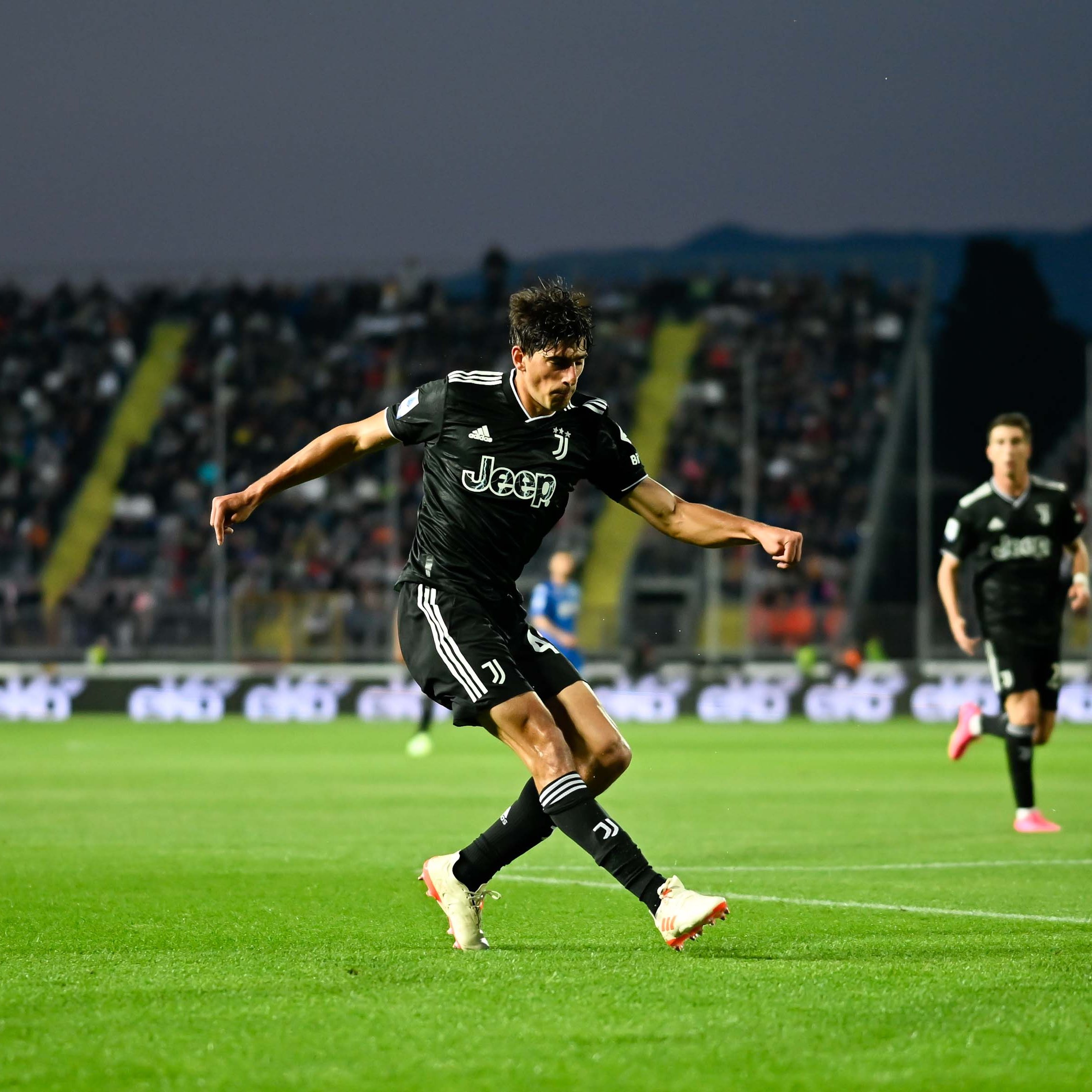 尤文0-3负米兰跌出欧冠区,尤文0-3不敌ac米兰回看