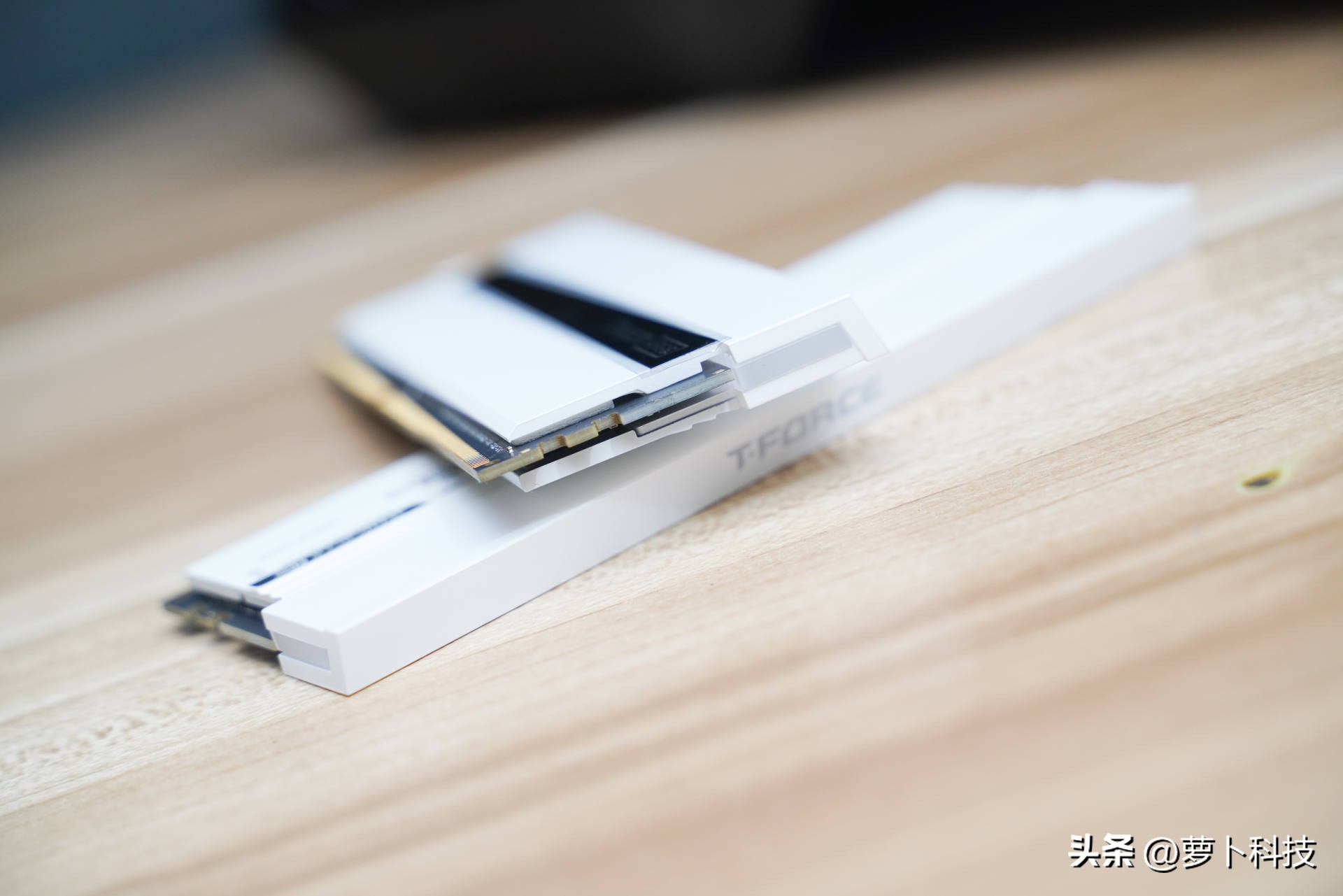 十铨梦境是内存条颜值天花板吗 (十铨梦境16gb电竞马甲灯条评测)