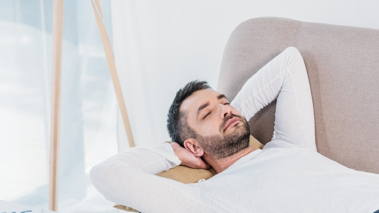 裸睡，真的那么“神奇”吗？医生坦言：裸睡虽好，但这些也要注意