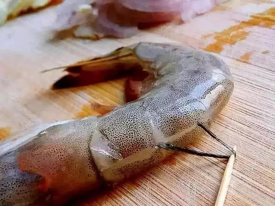 虾的背上黑线能吃吗,虾背上的那个黑线能吃吗