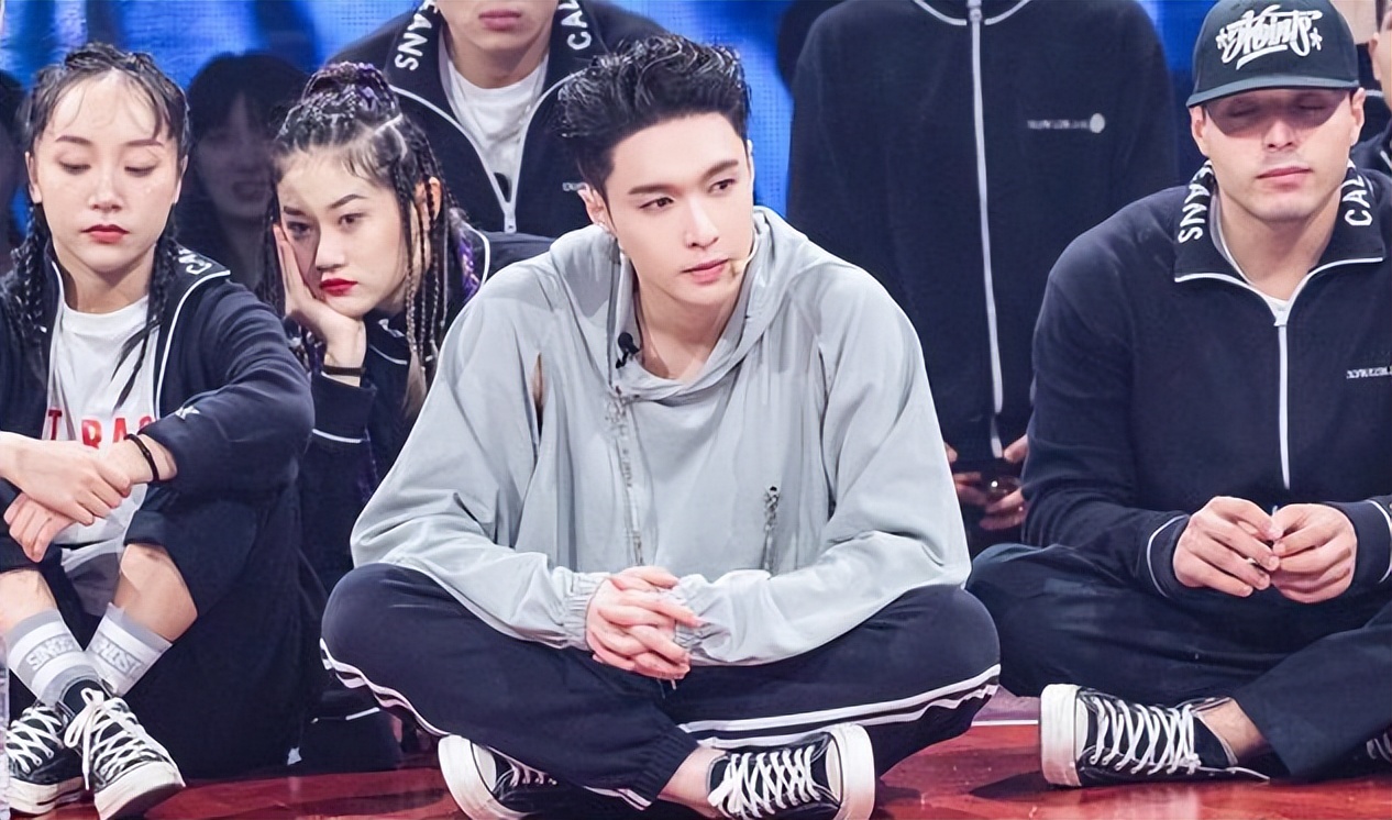 归国四子鹿晗关晓彤,鹿晗带关晓彤录五哈是哪一期