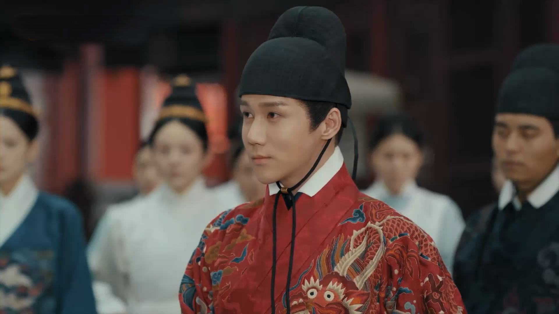 先别急着质疑，《尚食》里的这句古诗，还真没有读错