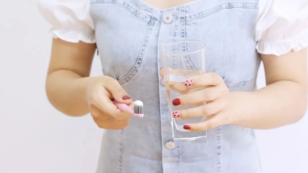 口臭的问题怎么解决为什么会口臭,口臭的真正原因和自然纠正方法