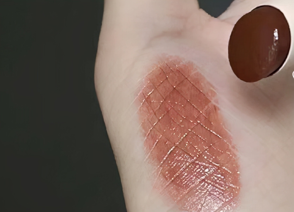 不爱化妆、涂口红的女人：5支有颜色的唇膏，涂上滋润又显气色