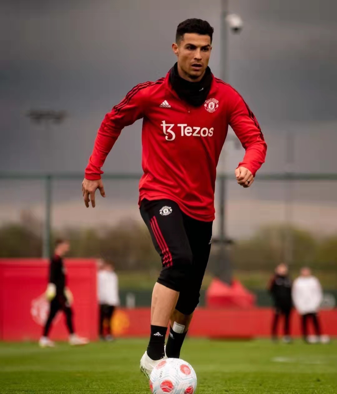 c罗龙凤胎儿子不幸夭折网友评论,c罗龙凤胎儿子夭折球迷鼓掌