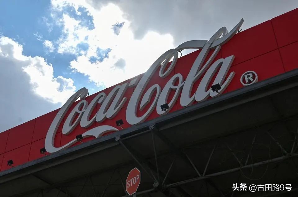 苹果发布会“刘海屏”变“药丸屏”？美版拼多多已悄悄上线