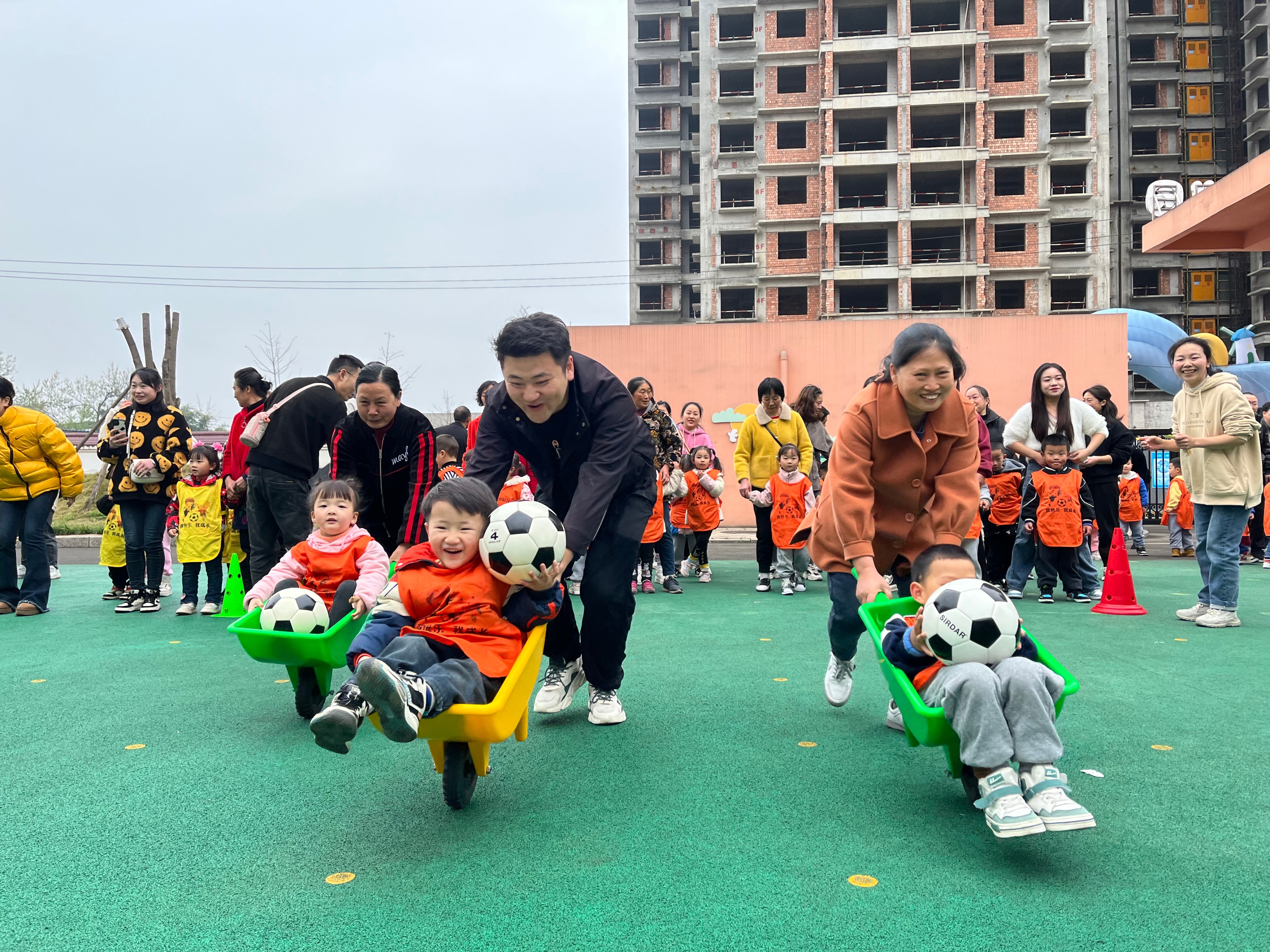 荥经幼儿园六一活动,快乐童年幼儿园运动会