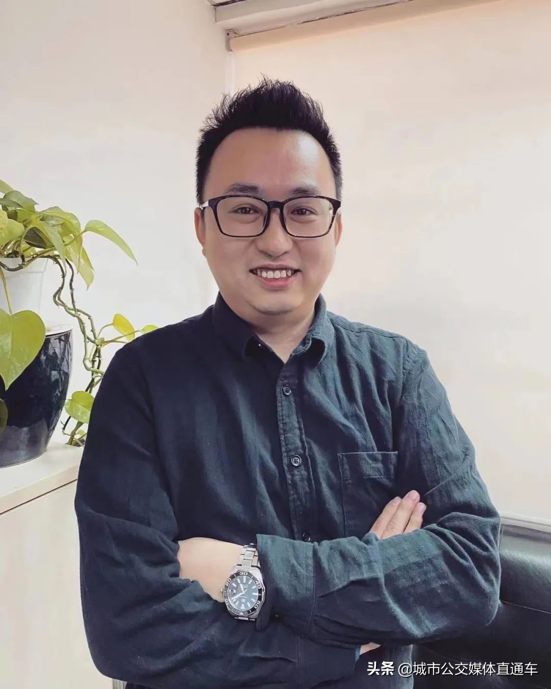 鍩庡競鍏氦鐩存挱,鍏氦濯掍綋涓庣嚎涓婂獟浣撶殑铻嶅悎