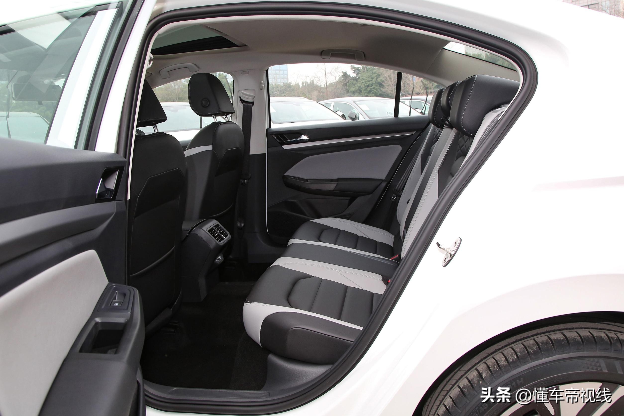 新款宝来2023款尊行版配置,大众宝来2021280tsi落地价黑色的