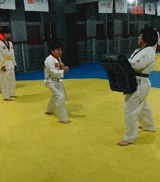 塞进去容易拔出来难,妹子着急死了哈哈哈哈哈哈！真的尴尬啊