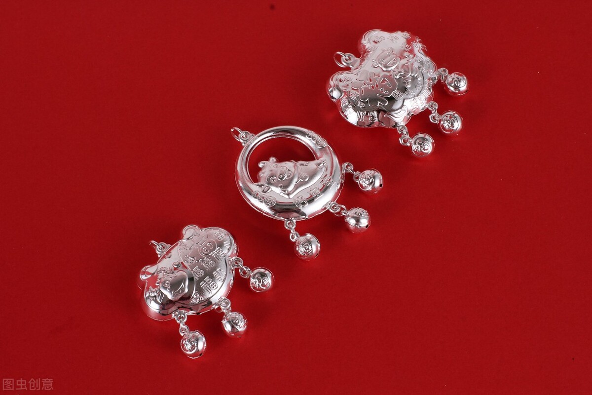 你给宝宝买过鸡肋的东西吗,小孩戴银饰品真的有那么多好处么