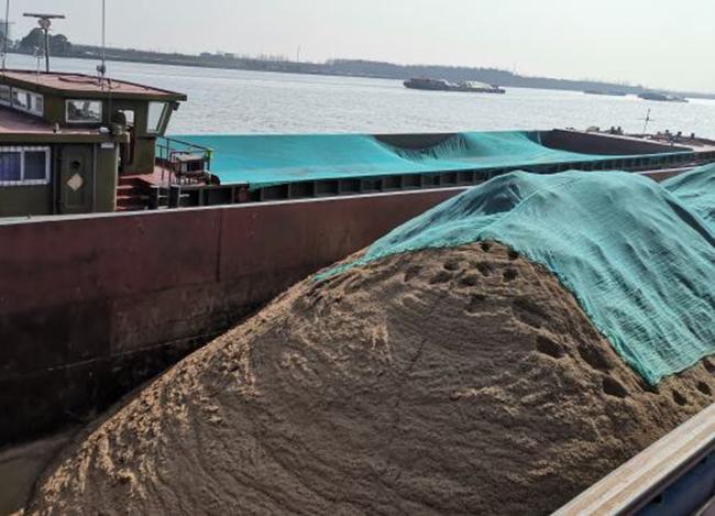 长江惊现隐形采砂船！一晚采10000吨“软黄金”，为何如此疯狂？