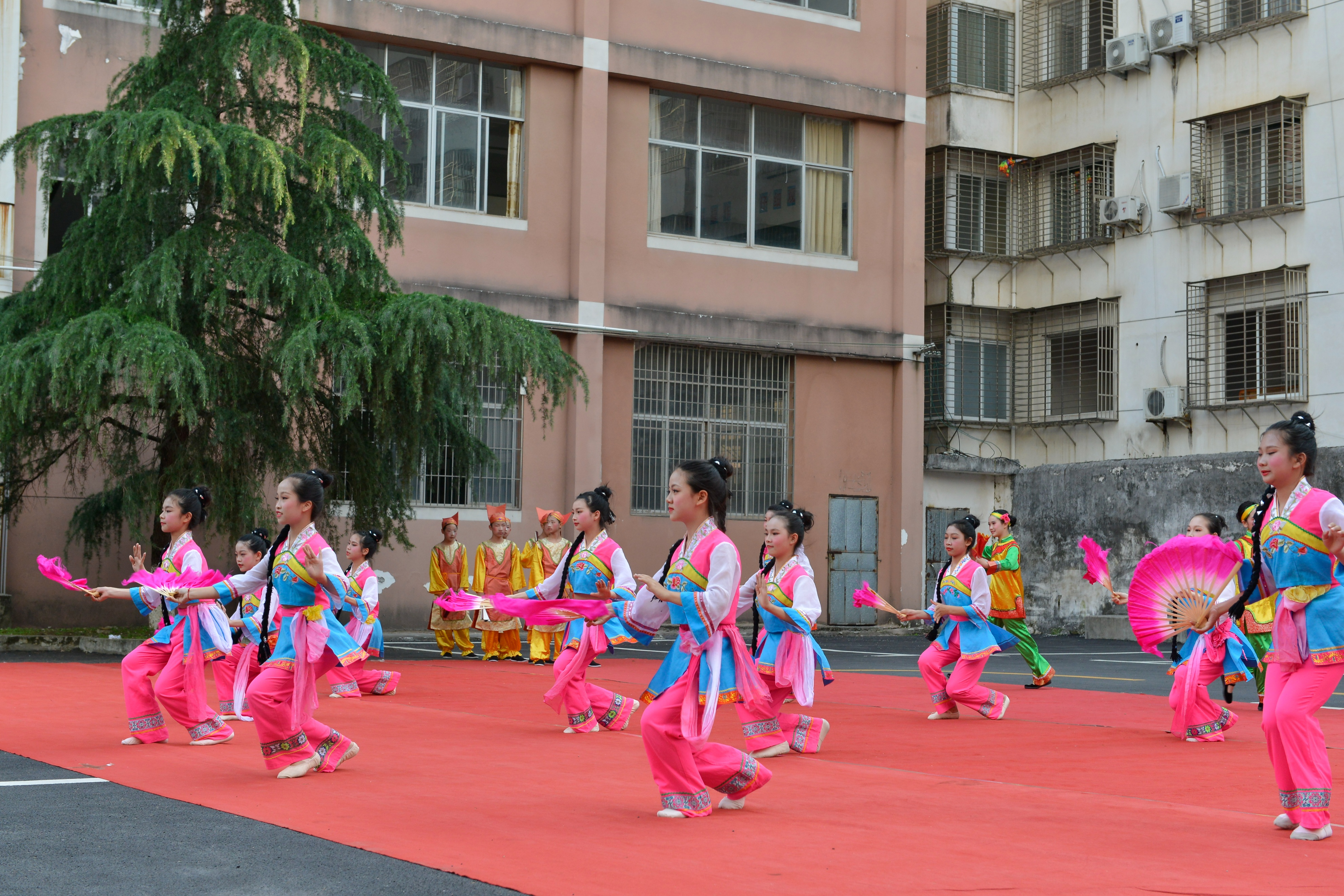 课后服务三个满意,宁都中学初中部课后延时费