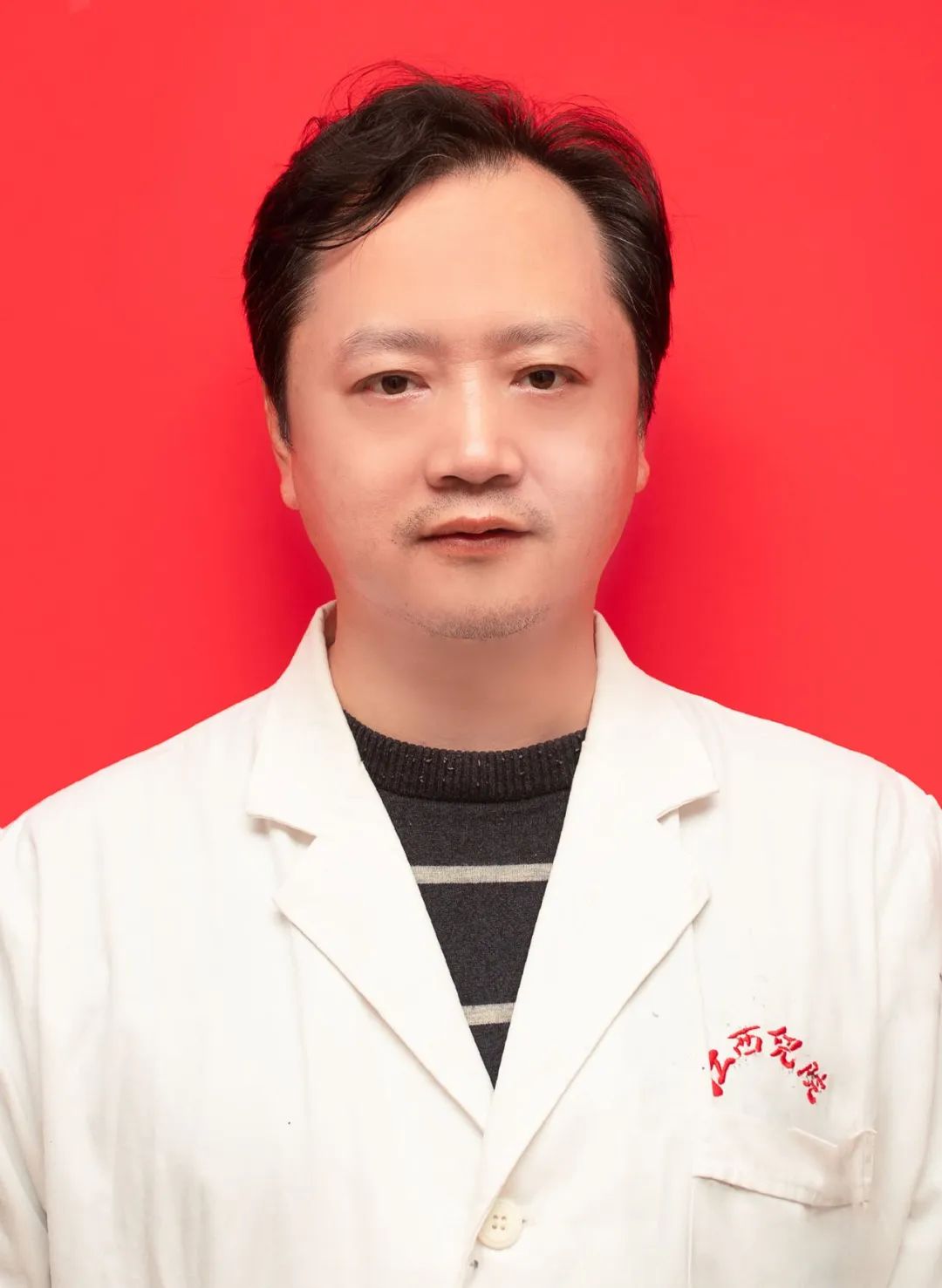 小孩爬树意外受伤,小孩爬树摔伤流血不止