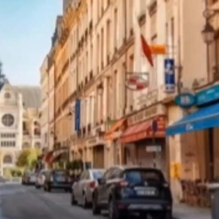 女孩捡到徽章进入另外一个世界,女孩利用一枚徽章穿越到未来