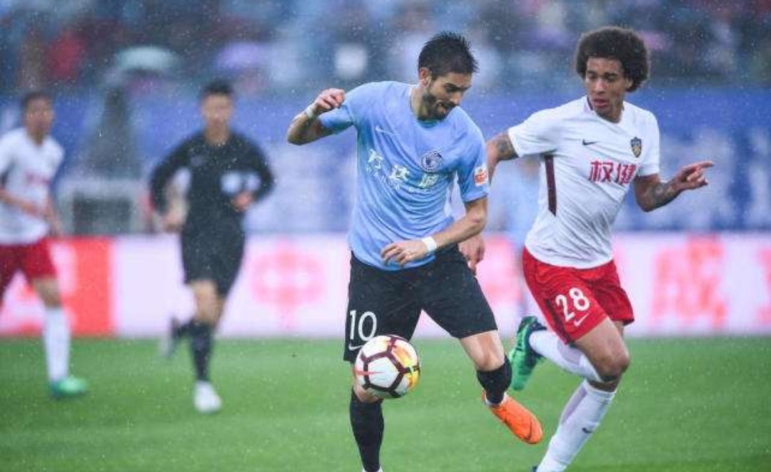 还敢笑话中超？前海港球员巴甲大杀四方，双冠王加MVP，真大腿