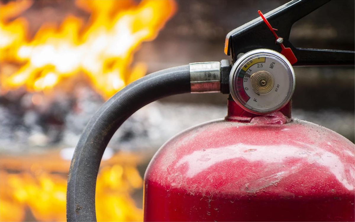 市民因家中藏书过多，社区直接上门要求强行整改，行为是否合法？