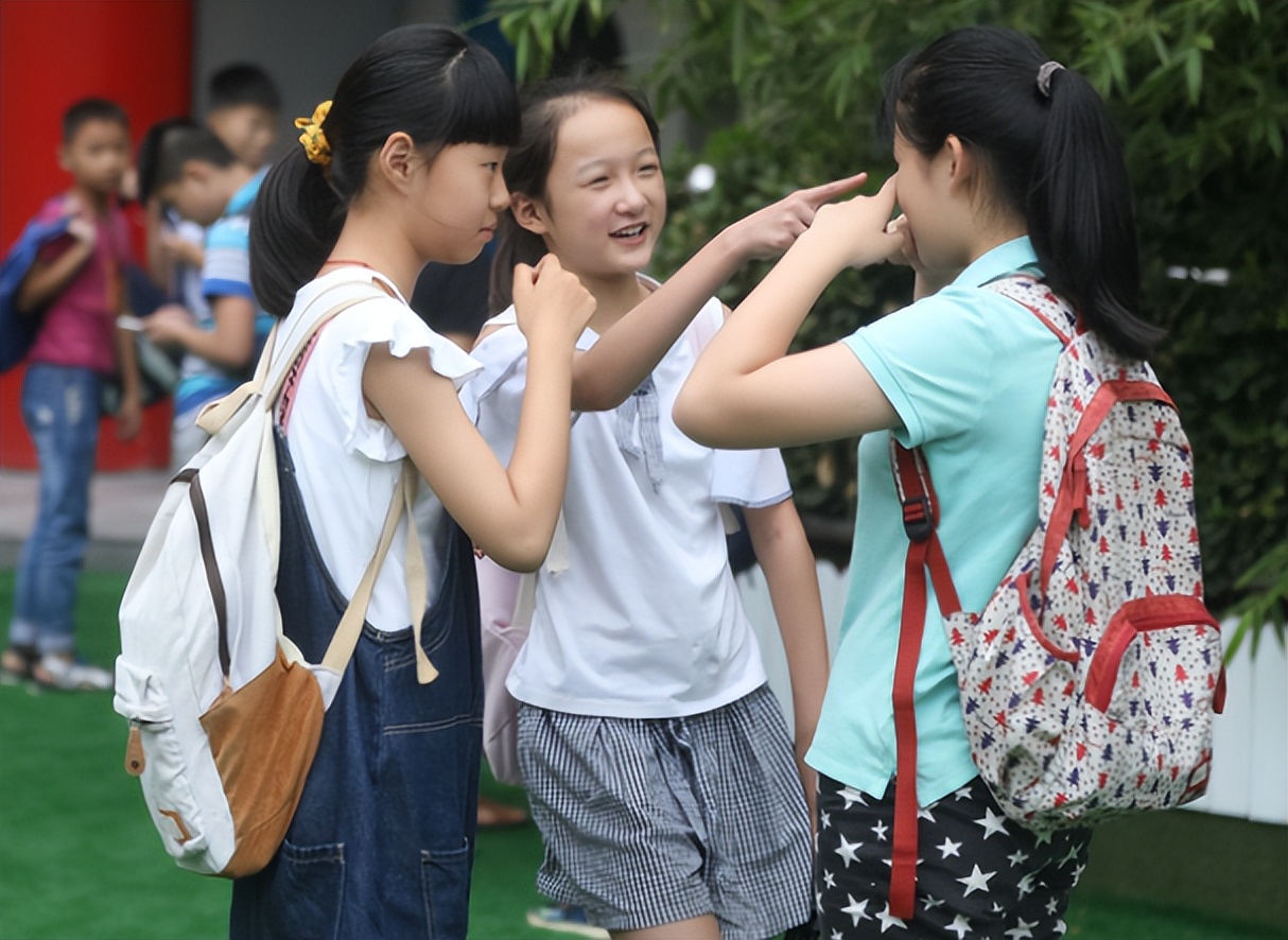 适合小学生用的名字两个字,小学生名字带姓氏