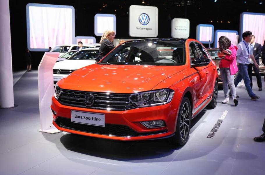 19款宝来自动舒适版都有哪些内饰,同级车空间实测