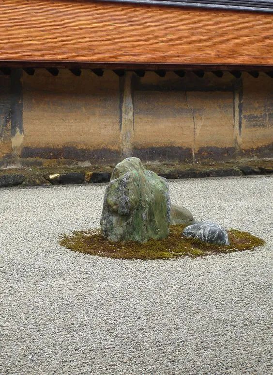 日本枯山水景观,日本枯山水中的树是什么树