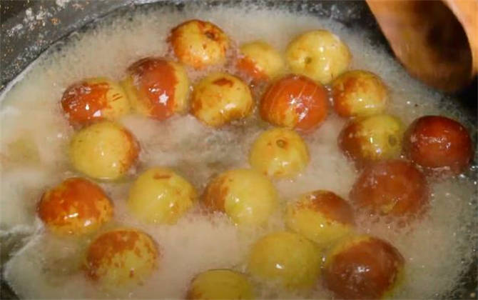 冬枣不去核怎么做,冬枣怎么做蜜枣比椰枣还好吃
