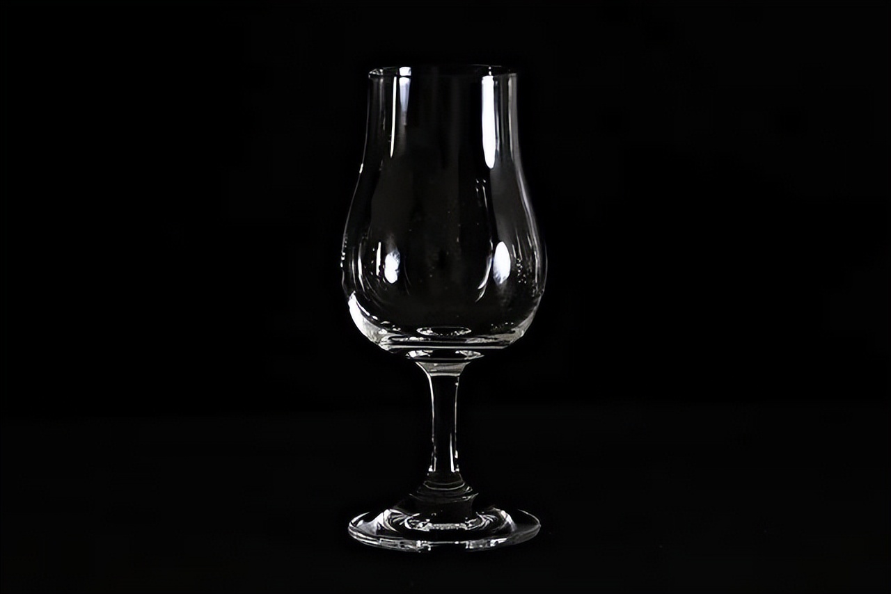 饮威士忌用什么杯好,威士忌杯怎么拿更多