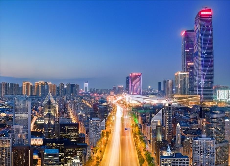 为“春城”然而,尽管昆明的自然环境优美,但这座城?