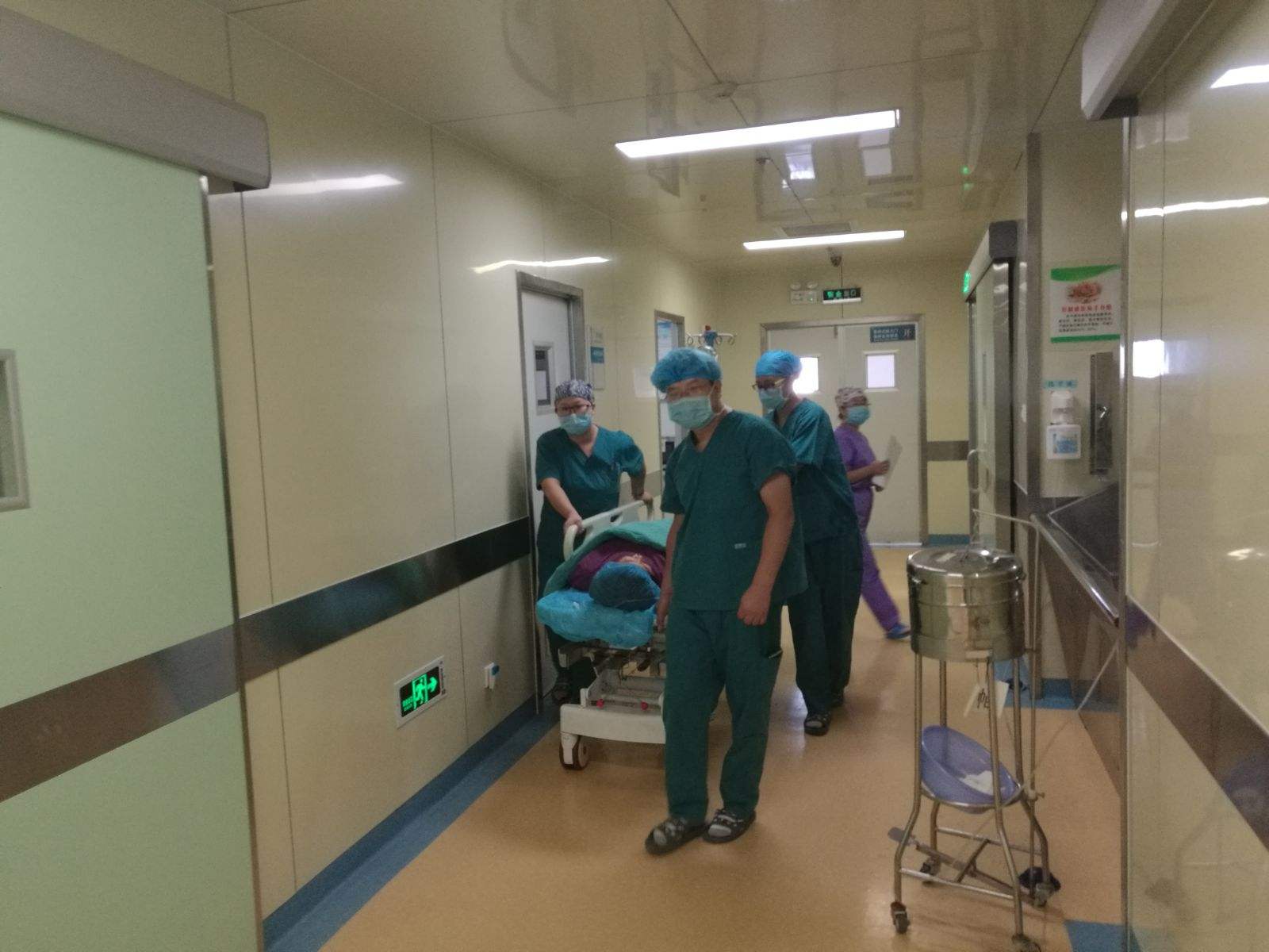 女孩因车祸成为植物人四年后怀孕,男子车祸后成植物人4年后苏醒18岁