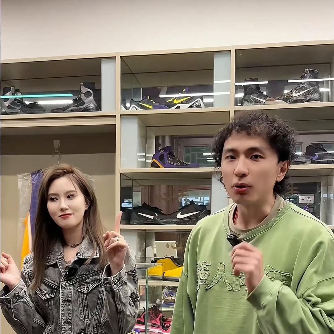 女神来到心杰收藏馆，必须给大家来个不一样的视频。#心杰...