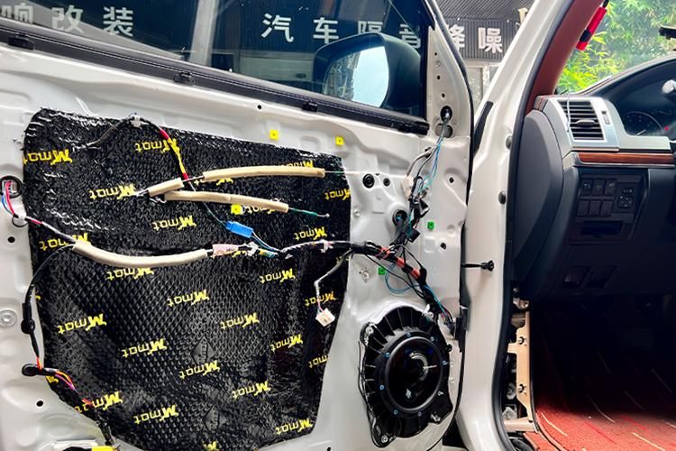 震撼感官！成都音悦汇汽车音响改装，重新定义您的酷路泽音效体验