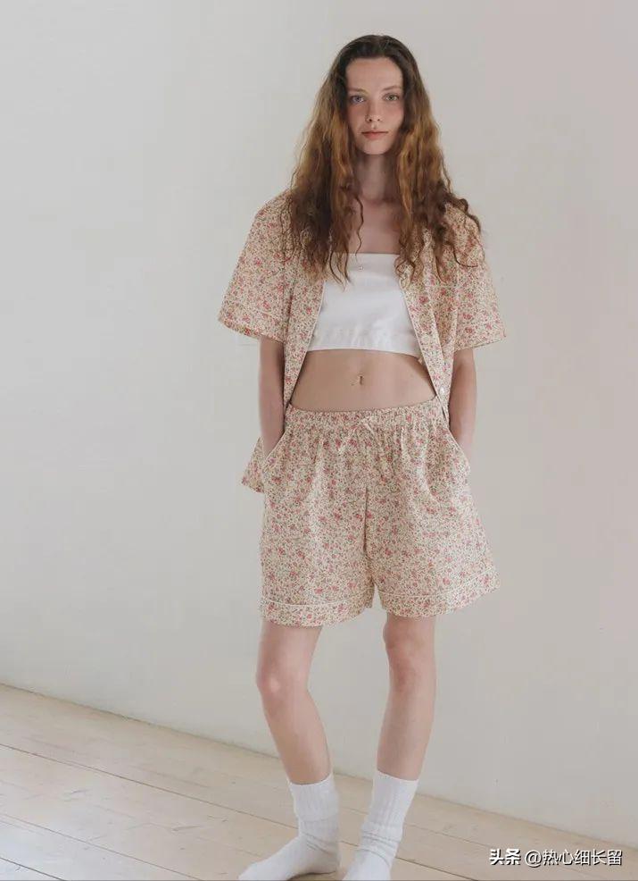 t恤加上立体感强的衬衫气场全开,女式短袖t恤衬衫