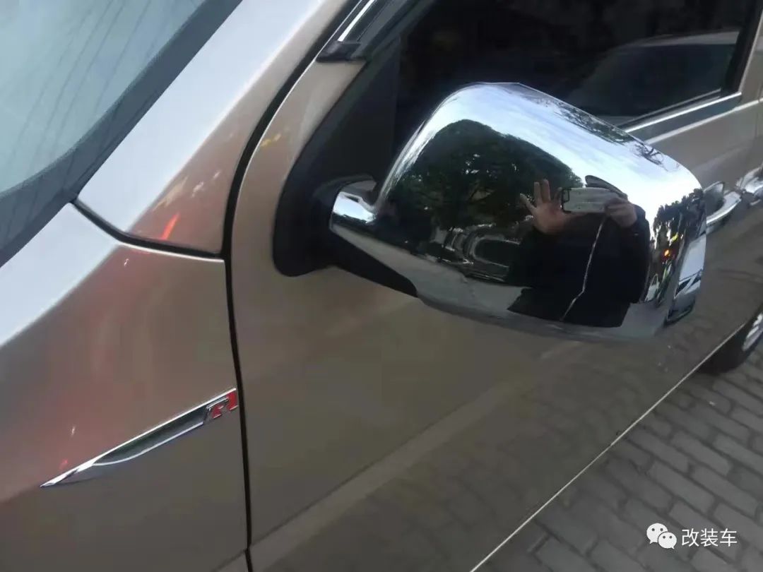 五菱荣光v七座变四座,五菱荣光v新款五座