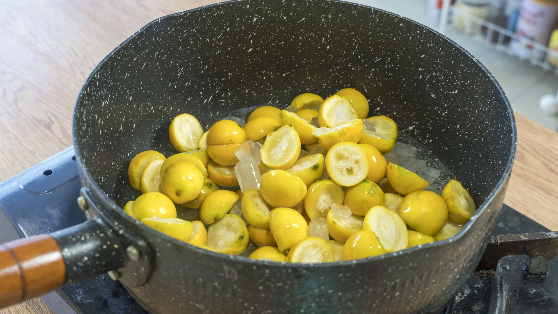 金桔润肺止咳化痰养生茶小孩喝,金桔百合梨水怎么熬止咳化痰润肺