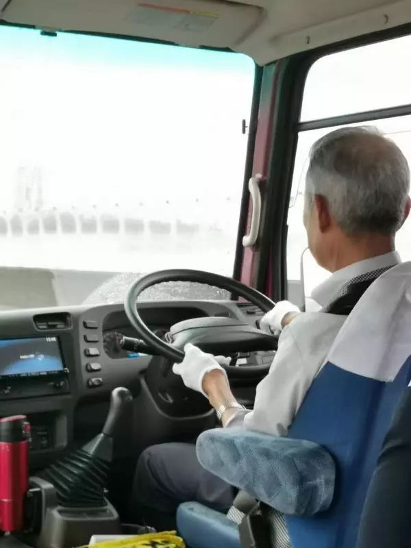 社保十万交费25年在深圳退休,按深圳最低工资交25年退休领多少